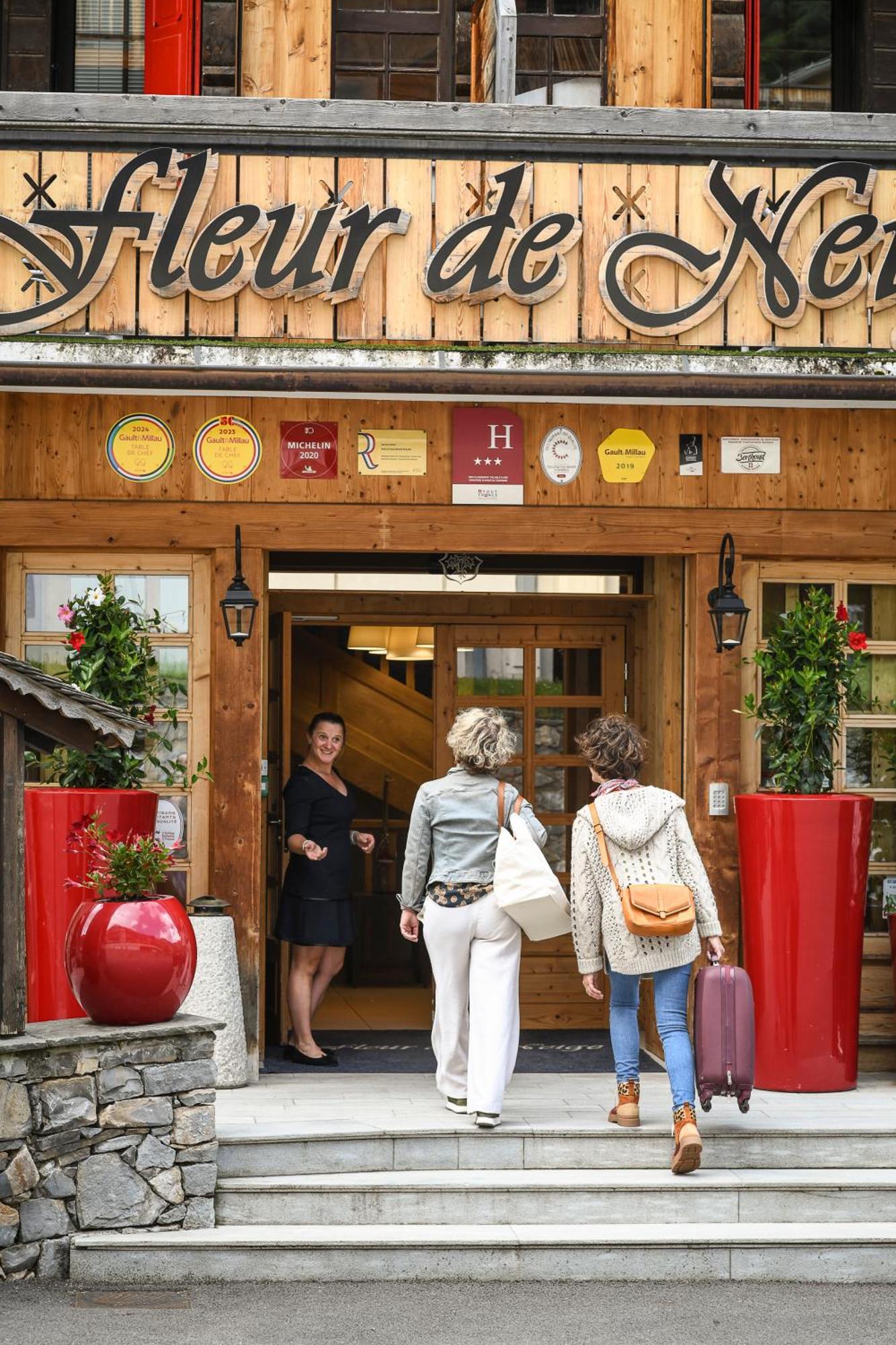 Fleur De Neige Chatel Exterior photo